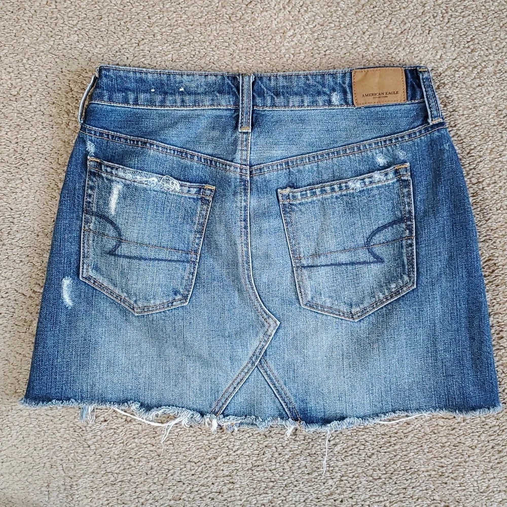 American Eagle Outfitters Blue Denim mini skirt size 2 distressed Frayed - Picture 4 of 10